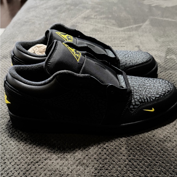 Jordan 1 low SE Black elephant print and yellow accents size 12 - Picture 3 of 7